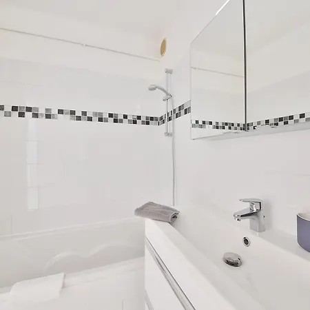 Near Cap D'antibes & Beach Two-bedroom * Antibes
